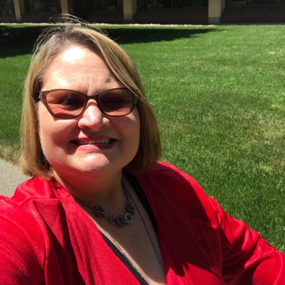 Meet your Posher, Tricia! - Picture 5 of 8